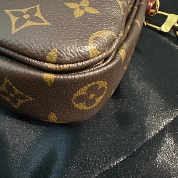 Louis Vuitton Pochette Metis bag - Picture 2 of 13